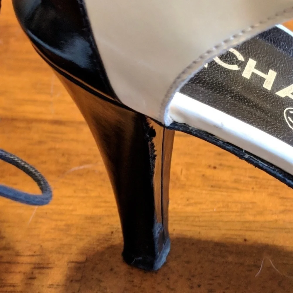 CHANEL Heels. Black and White. Size 38 - Picture 8 of 9